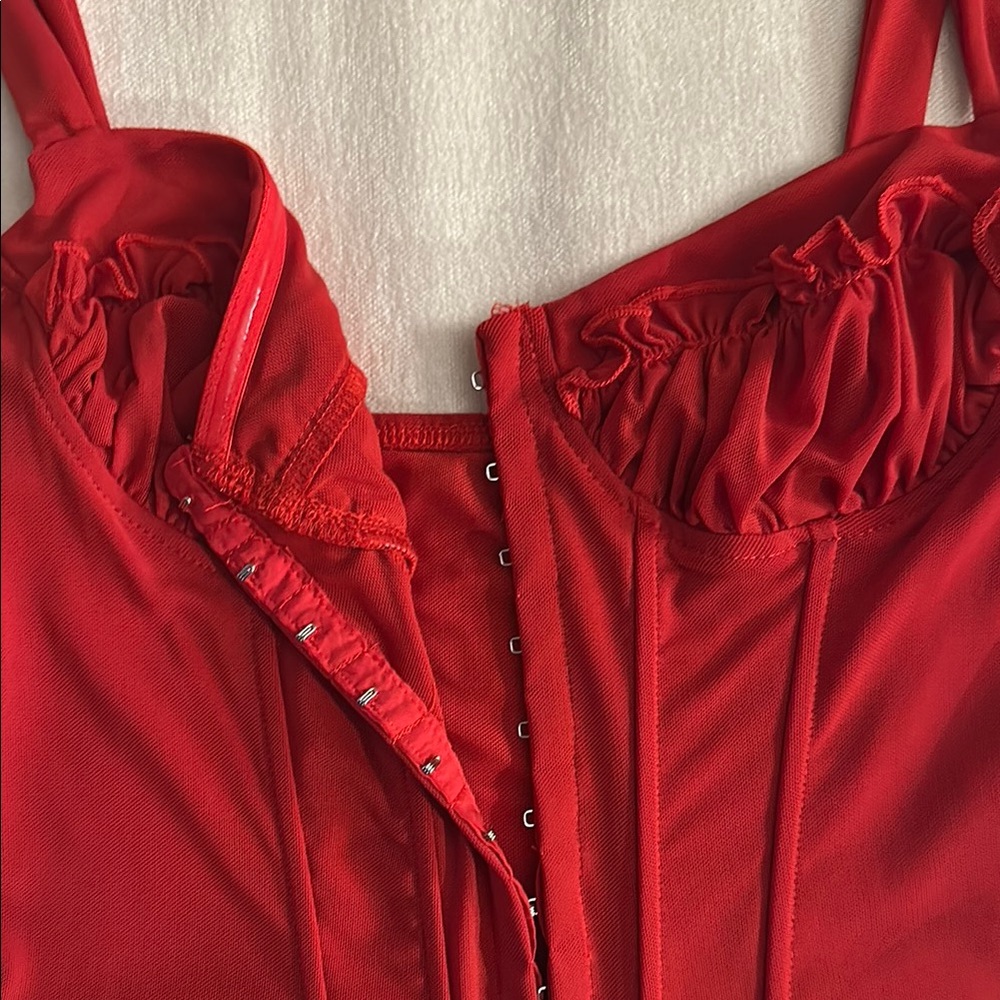 Missguided Red Ruched Corset with Ruffled Hem - Picture 2 of 6